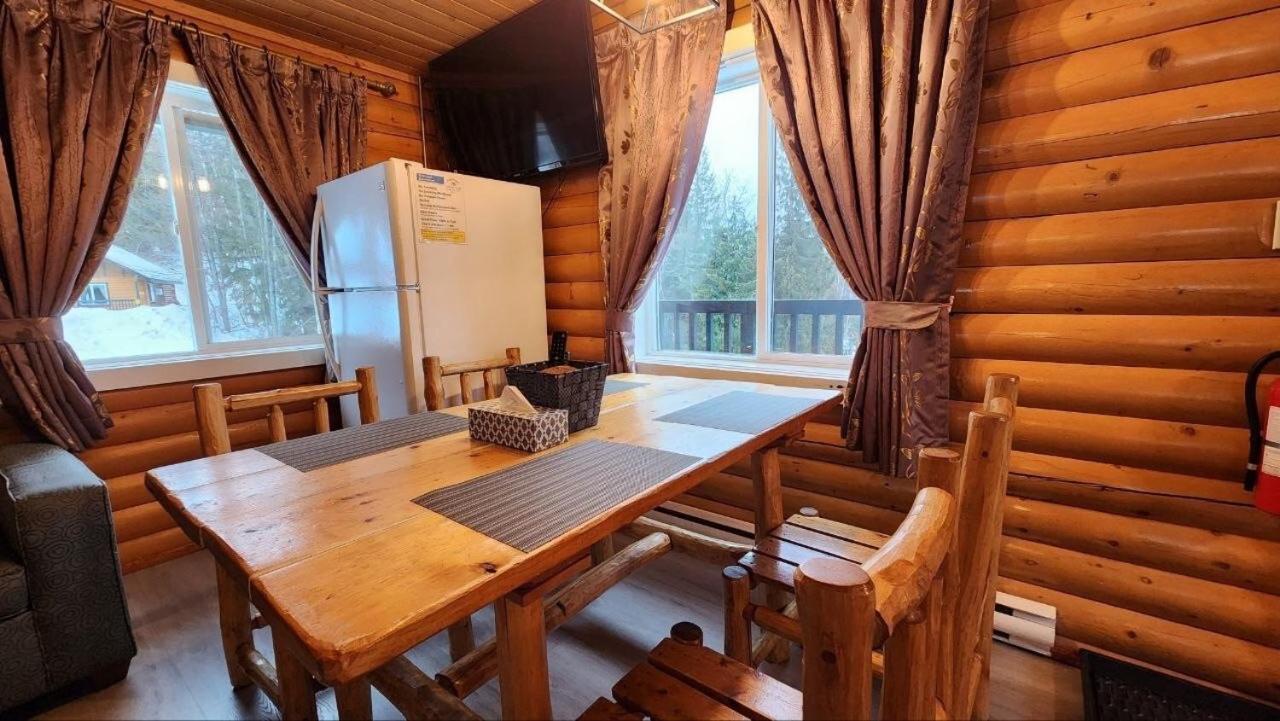 Mt. Revelstoke Alpine Chalets Екстер'єр фото
