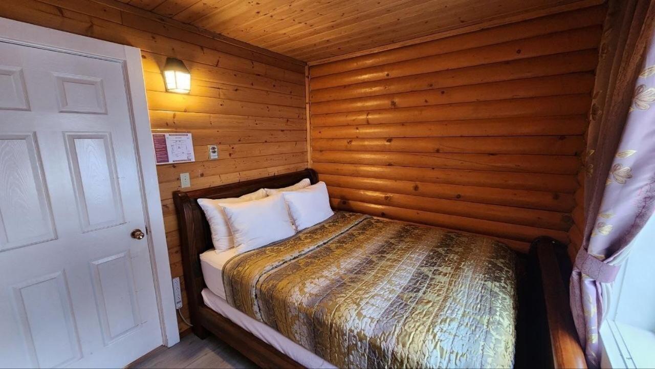 Mt. Revelstoke Alpine Chalets Екстер'єр фото