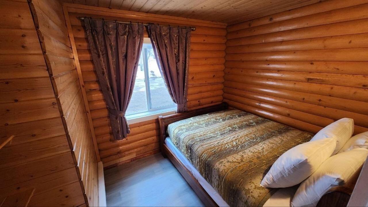 Mt. Revelstoke Alpine Chalets Екстер'єр фото