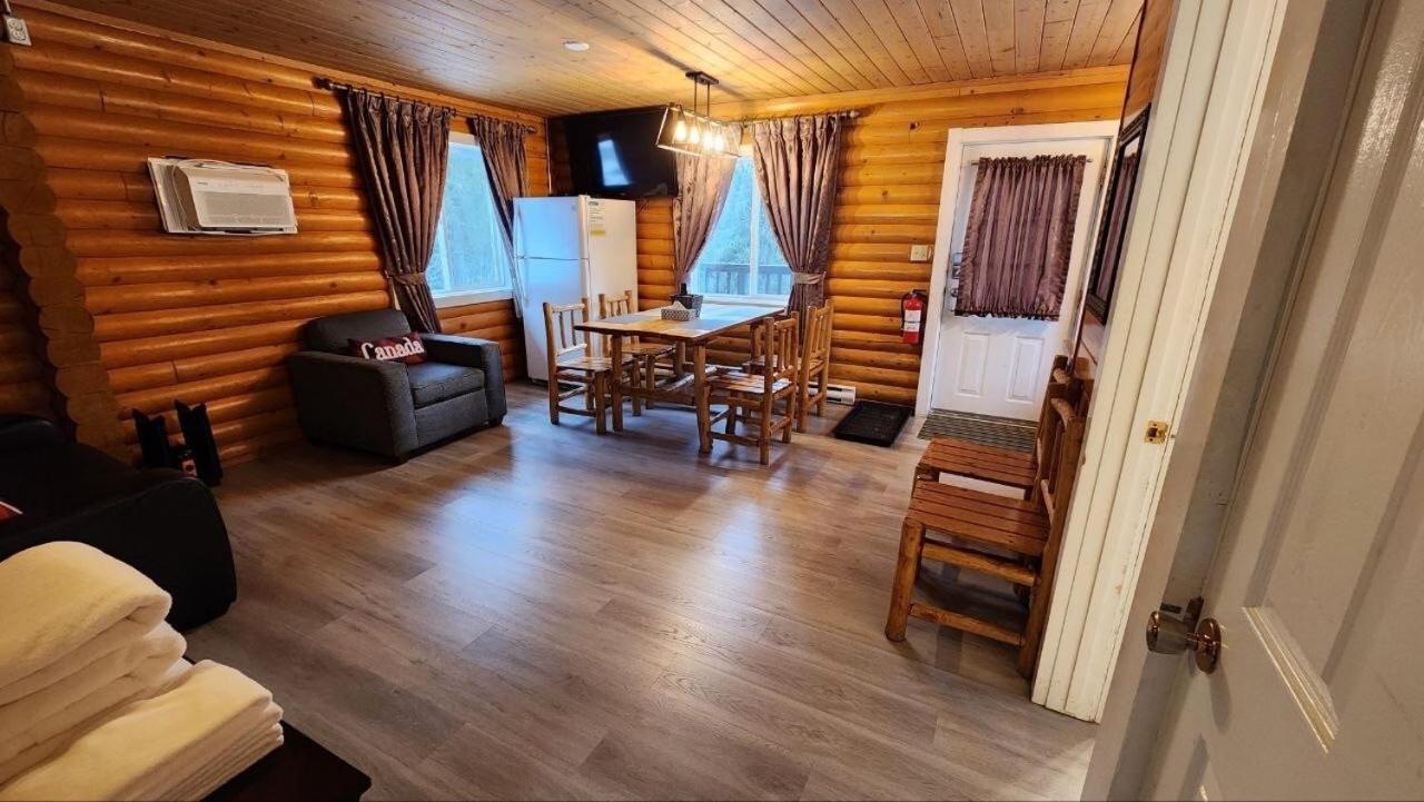 Mt. Revelstoke Alpine Chalets Екстер'єр фото