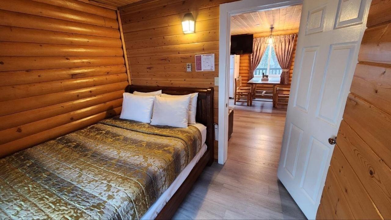Mt. Revelstoke Alpine Chalets Екстер'єр фото